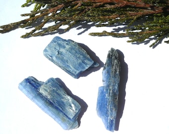 Blue kyanite Natural kyanite stone Kyanite crystal Raw kyanite 12.9 g Mineral specimens Healing Crystals and Stones