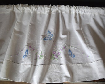 Upcycled Embroidered Valance - Vintage Embroidered Valance - Window Valance