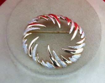 Vintage Signed Sarah Coventry Pin