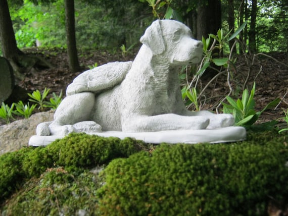 Résultat de recherche d'images pour "statue  chien ange pierre"