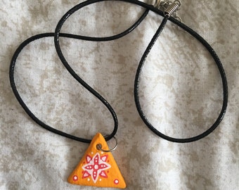 Yellow triangle patterned necklace