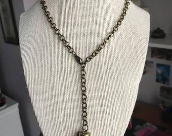 Adjustable gunmetal chain with a horn pendant