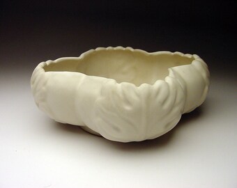 Estate Found circa 1980 Van Briggle Colorado Springs White Glaze Oak Leaf design lobe bowl form SIGNED
