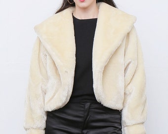 Vintage 1980's Ivory cream cropped faux fur Coat