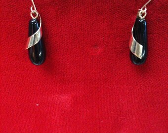 14 K Yellow Gold Onyx Earrings. 1.9 Gm.
