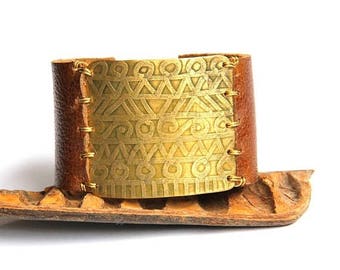 Etched Tribal Brass and Brown Leather Bracelet (B1349)