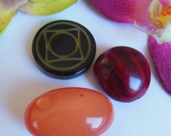 set of 3 plastic beads