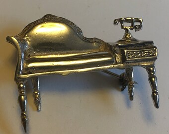 Sterling silver victorian living room brooch VJSE