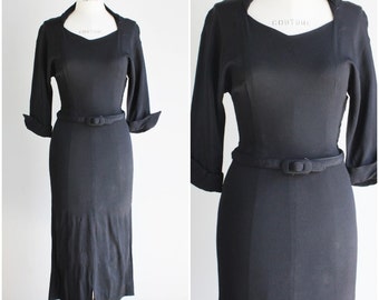 Vintage 1940s Black Rayon Dress / 40s Crepe Dress / LBD Little Black Dress / Wiggle Dress / Vamp / Gothic Clothing Goth