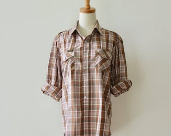 Mens 90s western shirt. Brown plaid shirt. Country and Western shirt. Cowboy shirt. 90s Boyfriend shirt. Mens checkered shirt. Size S-M