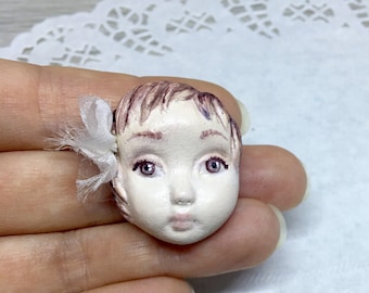 Handmade Art Doll Brooch Vintage style Paperclay Brooch Pin 3,5 cm (1,4”)