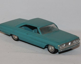 1964 Ford Promo Plastic Model Car 1/24