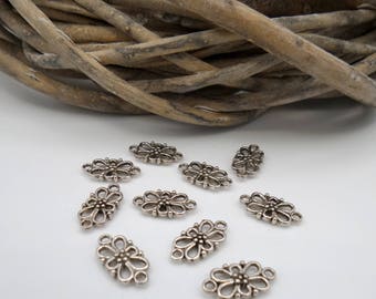 20 small flowers in silver metal connectors