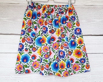 Women cotton skirt to the flowers.