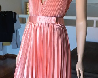 Vintage Coral Dress Plunge Neck Sunray Pleated Marolyn Munroe La La Land