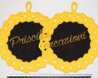Pair of handmade hooks made of crochet