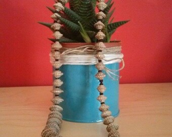 Ethnic necklace with corrugated cardboard and acrylic beads