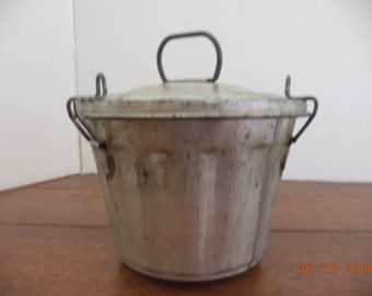 Antique vintage fluted metal bundt steamed pudding jello mold with lid that clamps on