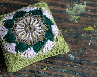 Linen pincushion - crochet motif