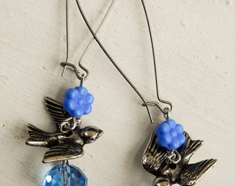 Vintage style bird earrings / swallow dangle earrings / czech glass / swallow earrings / bird dangle earrings / kidney wire earrings