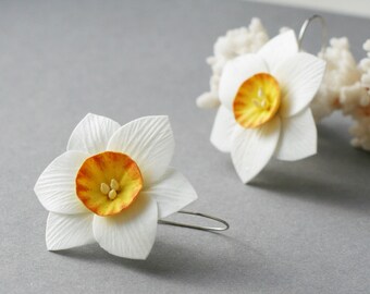 White daffodil earrings - flower earrings - flower jewelry -floral jewelry - romantic earrings - polymer clay earrings - woodland, spring