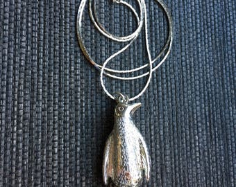 Penguin Necklace // Silver Penguin // Vintage Jewelry // 3d Silver Pendant // Light Necklace // Pendant // C46