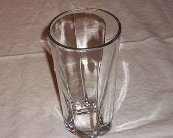 Set of 18 glassware/tumblers 11 large glasses and 7 smaller glasses