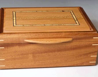 Jewelry Box made of Sapele and Sycamore