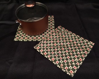 Quilted, Insulated Green Christmas Checkered Pot Holder Set