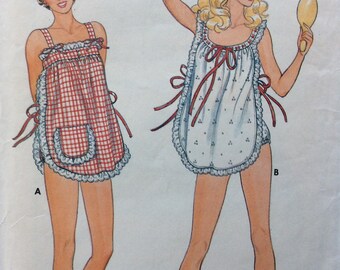 Butterick 4360 misses shortie nightgown & panties size small size 8/10 bust 31 1/2 - 32 1/2 vintage 1970's sewing pattern