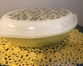 Pyrex Verde Olives Divided Casserole Dish