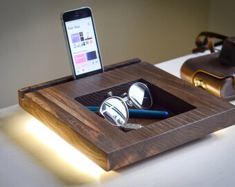 docking station table lamp DOCK#289 handmade. minimal. oak eco-friendly. charging station. desk organizer. dock station. desk lamp. iPhone.