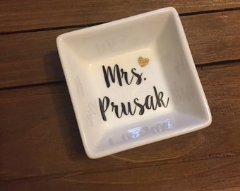 Personalized Ring Dish | Engagement Ring Dish | Engagement Gift | Wedding Gift | Ring Holder | Gift for Bride | Future Mrs | Jewelry Holder