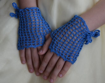 Crochet Fingerless girl mitts / lacy fingerless gloves for girls 6-9 years