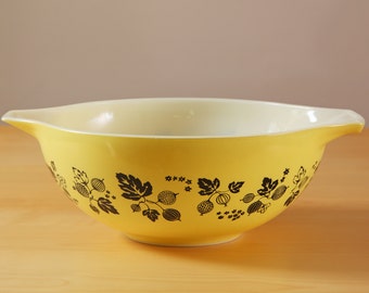 Vintage Pyrex yellow Gooseberry pattern 444 cinderella mixing bowl