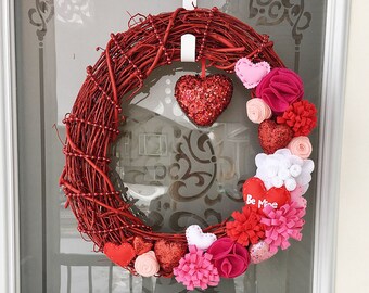 Valentine's Day Wreath // Felted Wreath // Felt Flowers // Front Door Decor