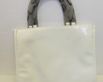 A Vintage 80's,White PLEATHER Purse With LUCiTE Handle From NEIMAN-MARCUS.(As Is)