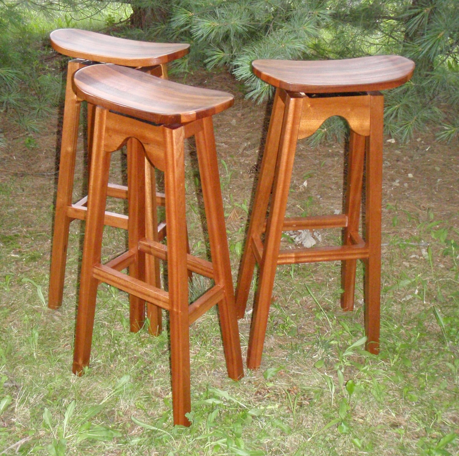 Outdoor stools in Mahogany