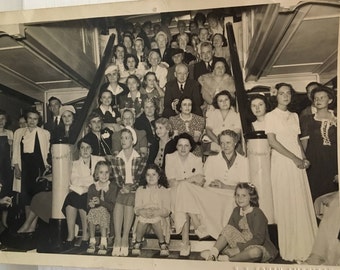 Black and white photo: 1950s