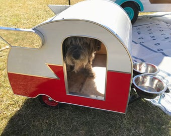 Vintage style doghouse trailer camper with wings