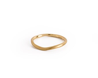 Unique Wedding Band, 18K Gold Wedding Ring Sculptured By Hand.