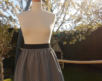 Skirt gathered - size 40.