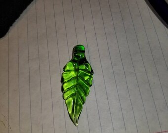 Crippy glass leaf pendant