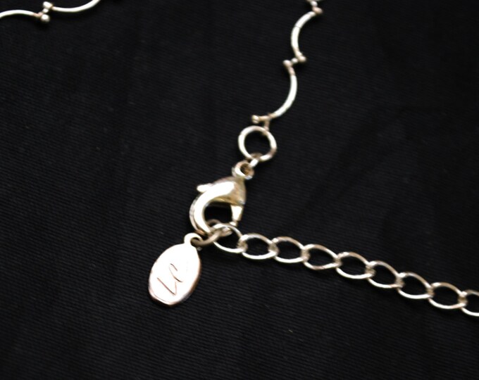 Liz Claiborne necklace - Grey fresh water Pearls - - Delicate Swirl link - signed LC