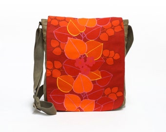 Ellis - Canvas Messenger Bag | Crossbody bag | Retro Shoulder bag upcycled with original vintage fabric in red and orange by EllaOsix