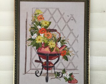Vintage embroidery picture, floral needlework art, vintage picture, daisy decor