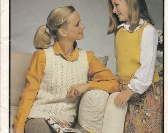 Patons 4 ply Crochetwist Lady and Girls Knitting Pattern No 590 - Vintage 1970's