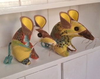 Barney Mouse ! in Vintage barkcloth Fabric