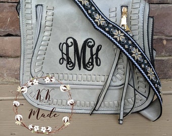 Monogrammed bag, monogrammed purse, monogrammed wallet, scallop purse, personalized bag, mother's day gift, bridal party gift, bridesmaid