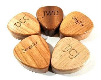 Personalized Wood Guitar Pick Box and Pick, Custom Guitar Pick Case, pick holder, Ring Box, Musicians Gift, gift for him,Fathers Day Gift